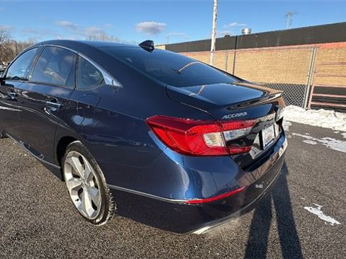 Used 2018 Honda Accord Touring image 3