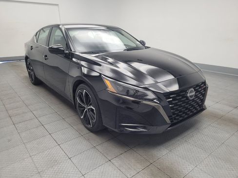 Used 2023 Nissan Altima 2.5 SR w/ SR Premium Package FWD image 13