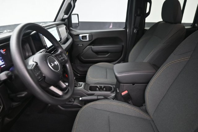 Used 2025 Jeep Gladiator Sport AWD/4WD image 17