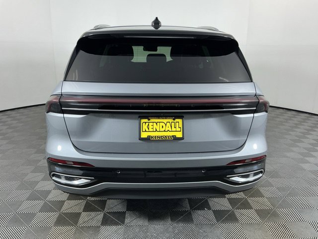 Used 2024 Lincoln Nautilus Reserve w/ Equipment Group 202A AWD/4WD image 8
