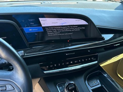 Certified 2023 Cadillac Escalade Premium Luxury AWD/4WD image 28