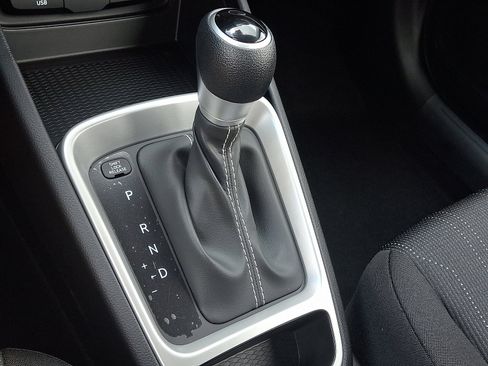 New 2025 Hyundai Venue SE image 17