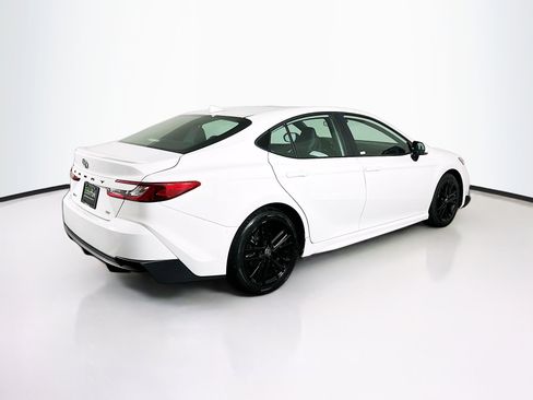 Used 2025 Toyota Camry SE image 9