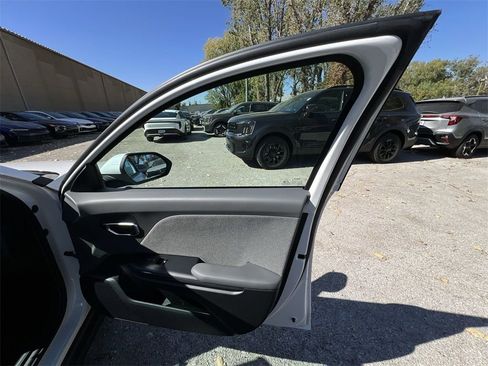 New 2025 Kia K4 EX image 33