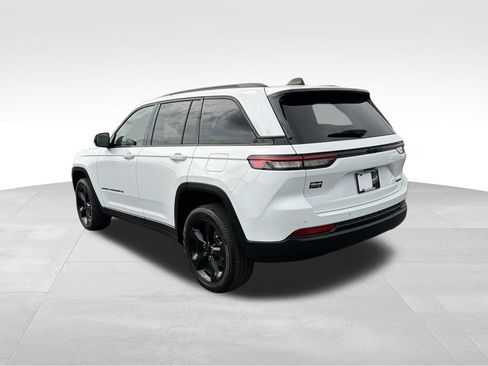 Used 2023 Jeep Grand Cherokee Limited w/ Black Appearance Package RWD image 5