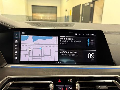 Used 2022 BMW X5 xDrive45e w/ Climate Comfort Package AWD/4WD image 16