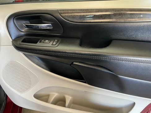 Used 2017 Dodge Grand Caravan SE FWD image 21