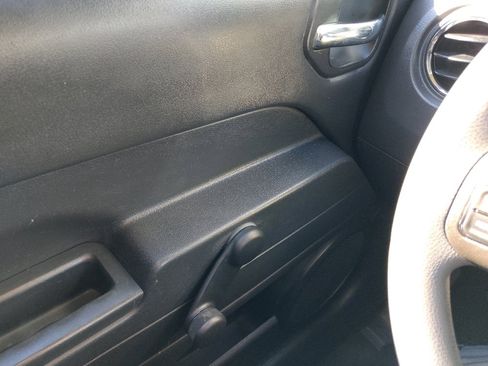 Used 2015 Jeep Patriot Sport image 27