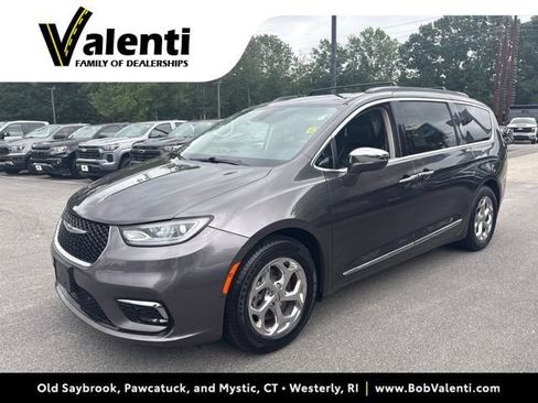 Used 2022 Chrysler Pacifica Limited FWD image 1