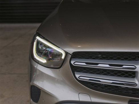 Used 2020 Mercedes-Benz GLC 300 image 11