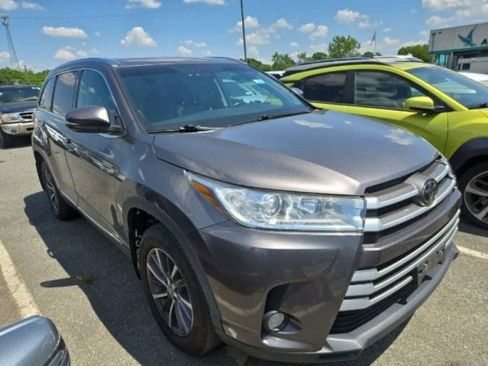 Used 2018 Toyota Highlander XLE AWD/4WD image 8