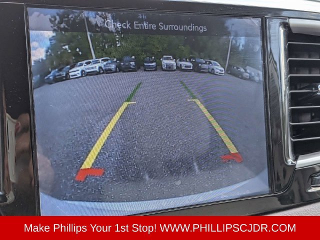 Used 2017 Chrysler Pacifica Touring-L FWD image 19