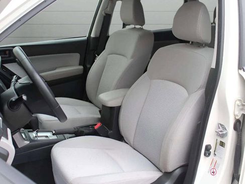 Used 2017 Subaru Forester 2.5i Premium w/ All-Weather Package image 9