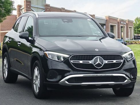 Certified 2025 Mercedes-Benz GLC 300 image 3