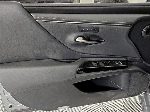 Used 2022 Lexus ES 300h w/ Premium Package image 15