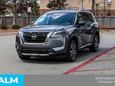 Used 2024 Nissan Pathfinder Platinum w/ Cargo Package AWD/4WD image 4