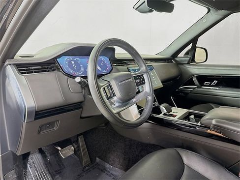 Certified 2025 Land Rover Range Rover SE image 9