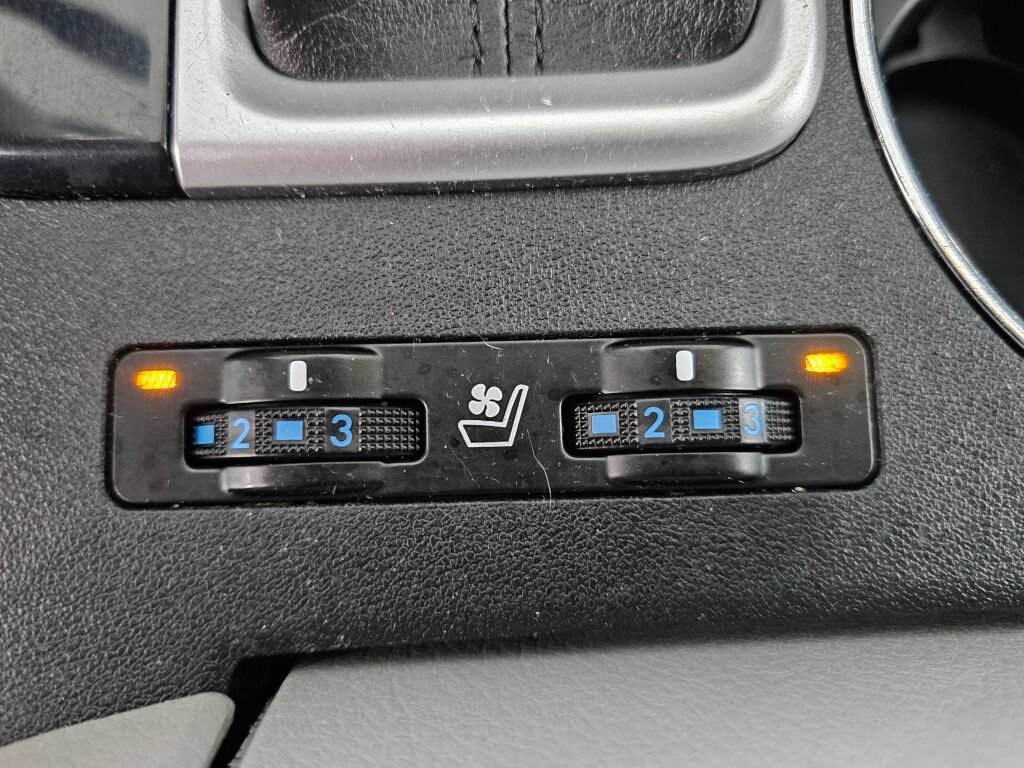 Used 2018 Toyota Highlander Limited AWD/4WD image 28