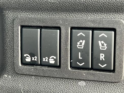 Used 2023 GMC Yukon XL AT4 w/ AT4 Premium Plus Package AWD/4WD image 50