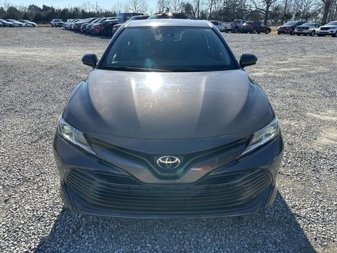 Used 2020 Toyota Camry LE image 2