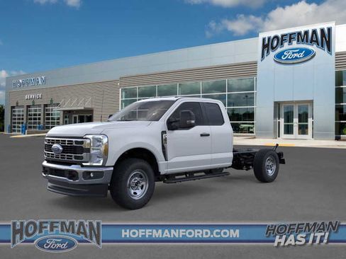 New 2025 Ford F350 XL w/ XL Chrome Package image 15