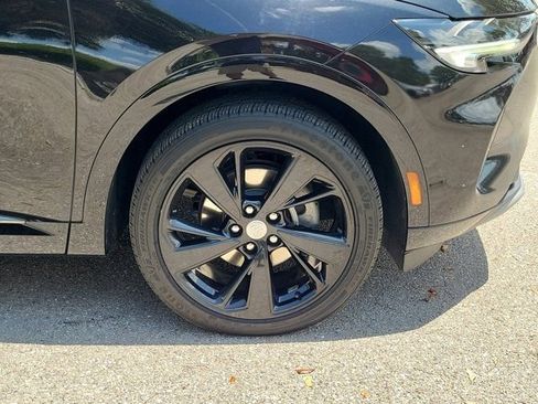 Used 2021 Buick Envision Essence w/ Technology Package I FWD image 11