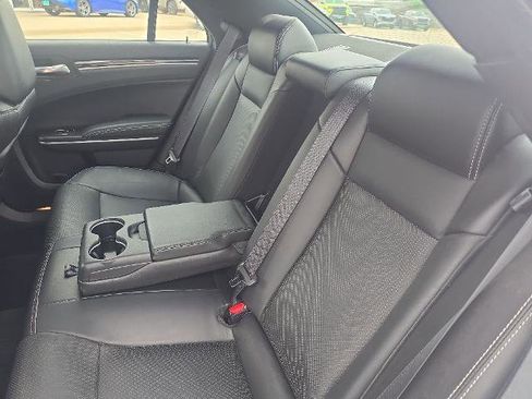 Used 2022 Chrysler 300 S w/ Comfort Group RWD image 10