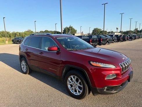 Used 2014 Jeep Cherokee Latitude AWD/4WD image 2
