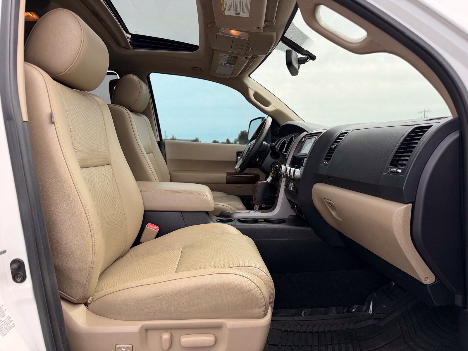 Used 2015 Toyota Sequoia Platinum RWD image 37