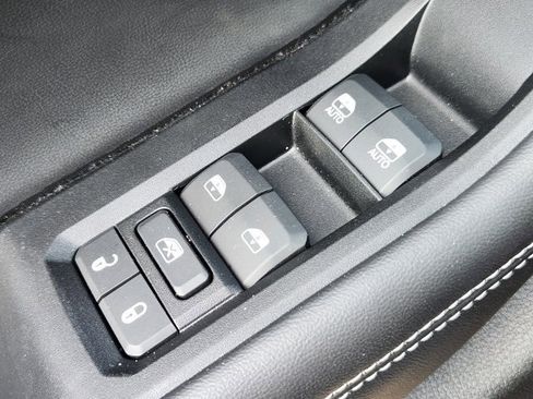 Used 2025 Jeep Grand Cherokee L Laredo image 22