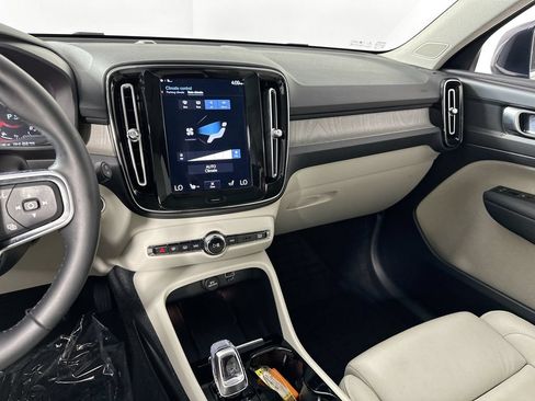 Used 2022 Volvo XC40 T4 Inscription w/ Advanced Package FWD image 24