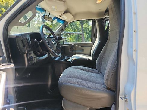 Used 2018 Chevrolet Express 2500 w/ Driver Convenience Package image 16