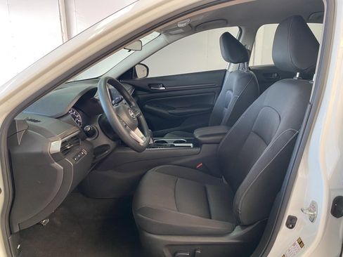 Used 2024 Nissan Altima 2.5 SV FWD image 18