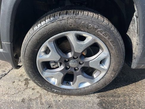 Used 2020 Jeep Compass Limited image 9