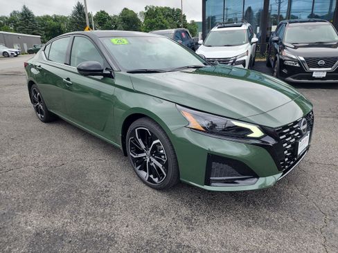 New 2026 Nissan Altima 2.5 SR w/ SR Premium Package FWD image 2