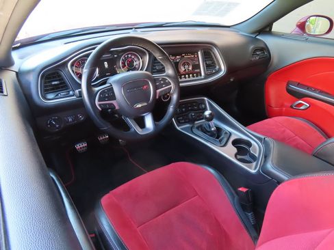 Used 2016 Dodge Challenger R/T Scat Pack w/ Leather Interior Group RWD image 4