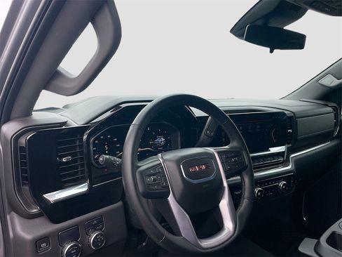Used 2025 GMC Sierra 1500 Elevation image 11