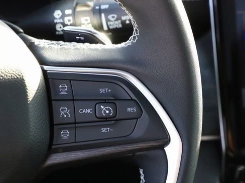 New 2025 Jeep Grand Cherokee Limited w/ Luxury Tech Group II AWD/4WD image 23