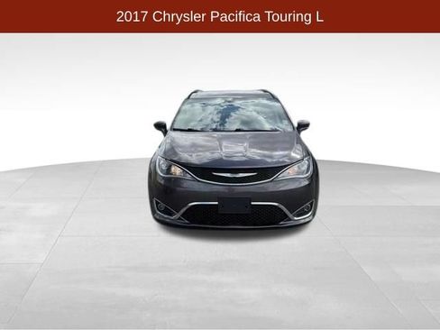 Used 2017 Chrysler Pacifica Touring-L FWD image 2