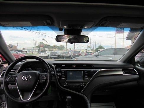Used 2018 Toyota Camry SE w/ Moonroof Package FWD image 25