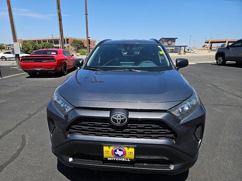 Used 2021 Toyota RAV4 LE FWD image 8