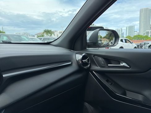 Used 2026 Chevrolet Equinox LT w/ Convenience Package II FWD image 40