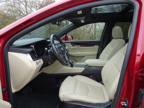 Used 2019 Cadillac XT5 Premium Luxury image 9