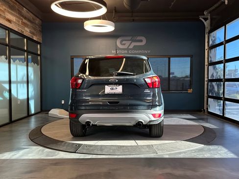 Used 2019 Ford Escape SE FWD image 4