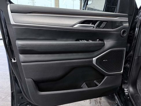 Used 2025 Jeep Wagoneer Series II AWD/4WD image 32