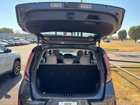 Used 2025 Kia Soul LX w/ LX Technology Package FWD image 28