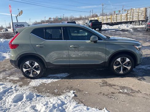 Certified 2025 Volvo XC40 B5 Plus image 4