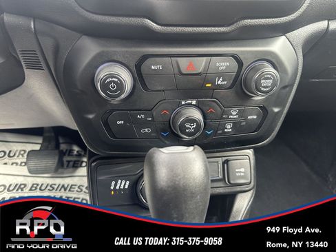 Used 2021 Jeep Renegade Latitude w/ Convenience Group image 17