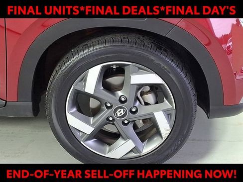 Certified 2024 Hyundai Venue SEL image 9