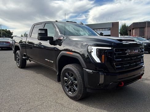 Used 2024 GMC Sierra 2500 AT4 w/ Technology Package AWD/4WD image 3